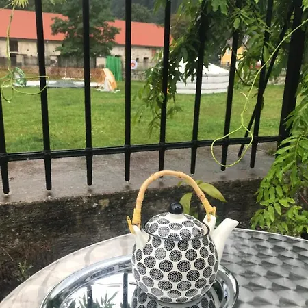 Luxussátor Yurt Village Yellow