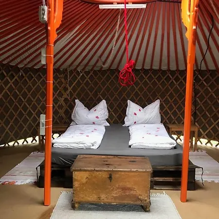 Yurt Village Yellow Luxussátor
